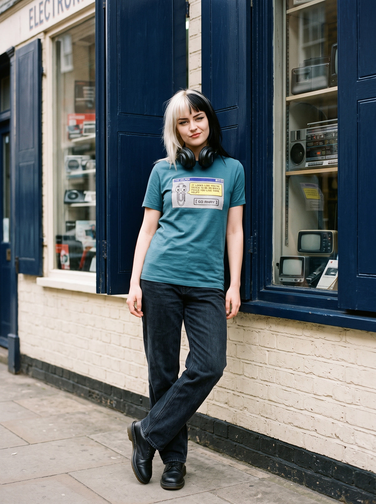 Retro Assistant T-Shirt worn on the body - MOEBEER lookbook 2